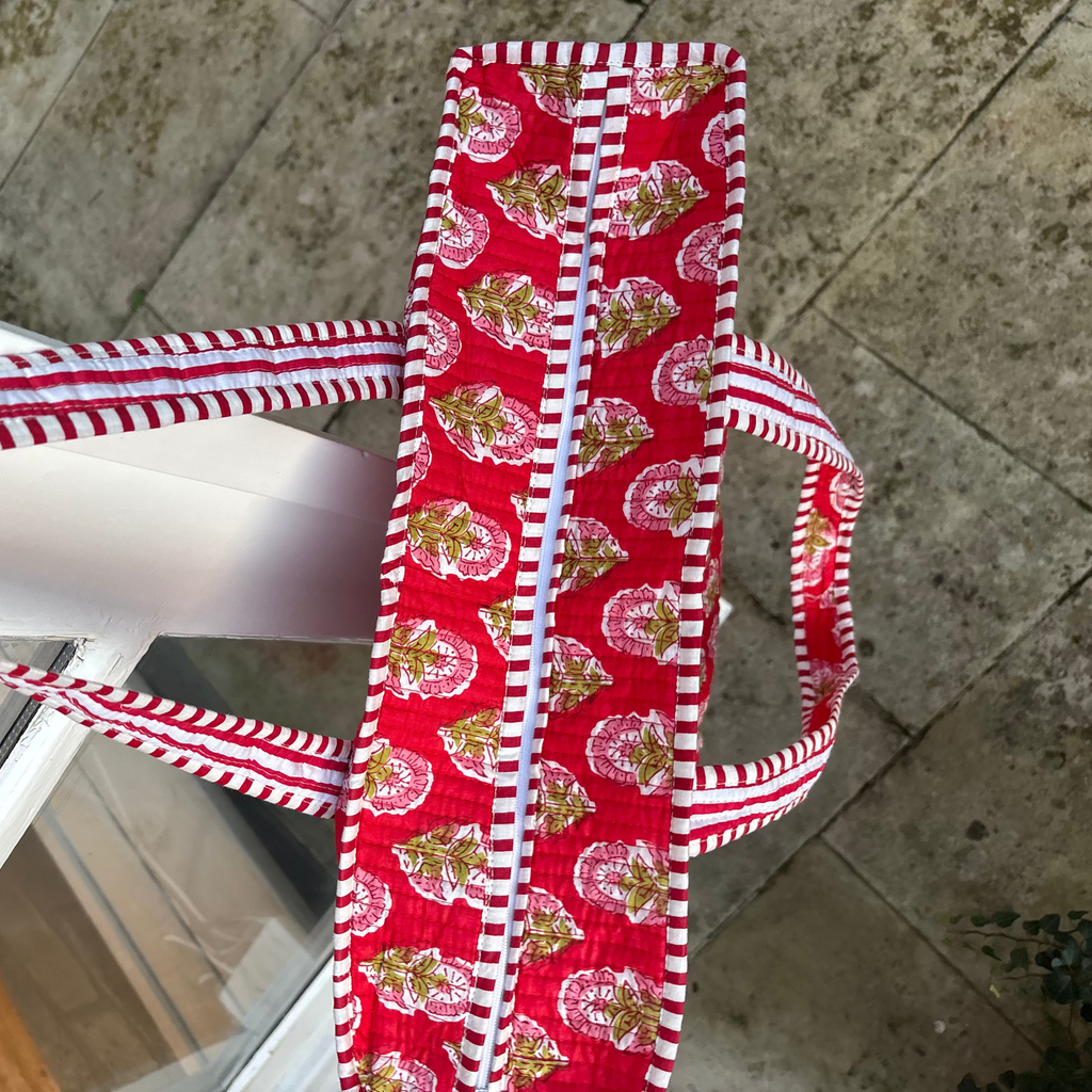 The EVERYTHING BLOCK PRINT TOTE - CHERRY